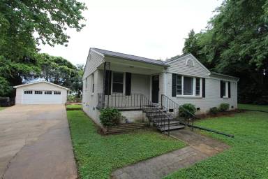 Main picture of 2215 Rosewood Dr