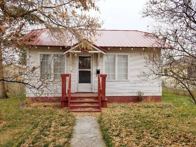 Main picture of 121 6th Ave W
