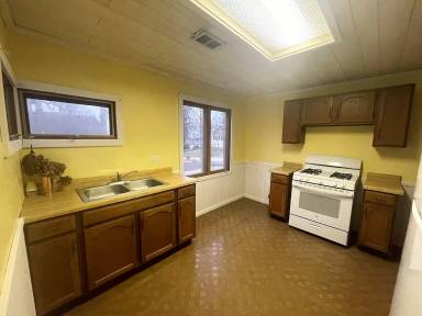 Main picture of 76 Jewell Dr