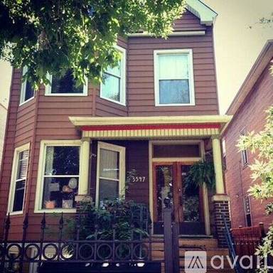 Main picture of 3535 W Wrightwood Ave