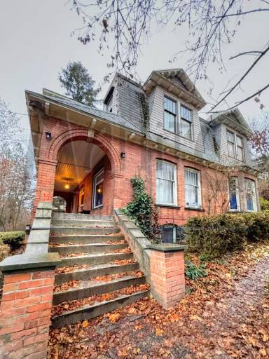 Main picture of 1023 W 6th Ave