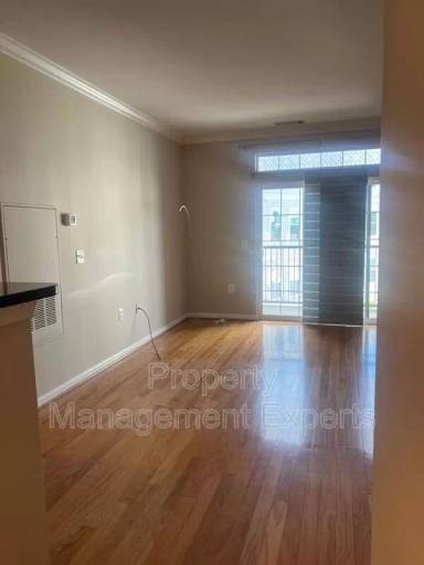 Main picture of 2465 Army Navy Dr