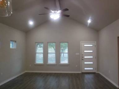 Main picture of 1633 Cree Trl