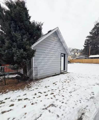 Main picture of 323 Hughes St