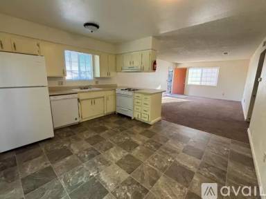 Main picture of 101 E Hazelwood Ln