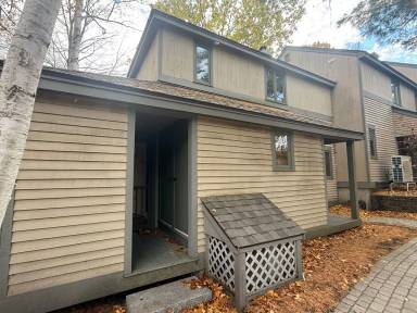 Main picture of 2696 Lake Shore Rd
