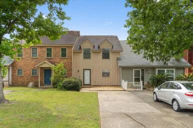 Main picture of 216 Cloverdale Blvd