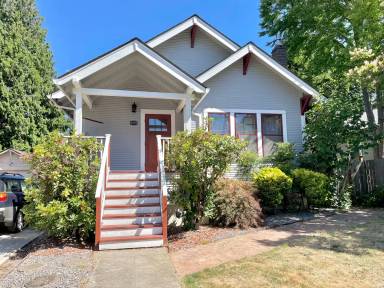 Main picture of 3527 NE Schuyler St