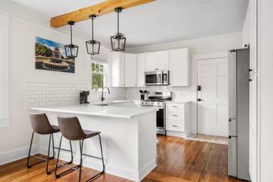 Main picture of 1133 King St