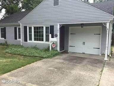 Main picture of 104 Maplewood Dr