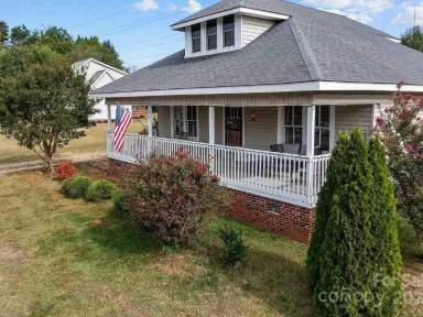 Main picture of 123 Charleston Dr