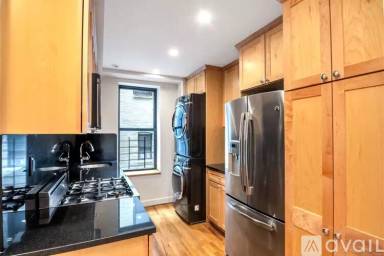 Main picture of 157 E 81st St