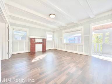 Main picture of 1116 Elden Ave