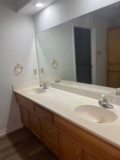 Main picture of 8202 Raleigh Ave