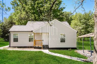 Main picture of 2100 Van Buren St