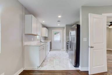 Main picture of 2319 E 13th St