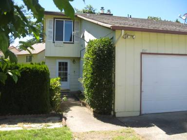 Main picture of 847 NE Hacienda Ct