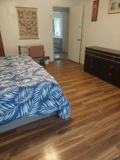 Main picture of 7525 Lyons Ave