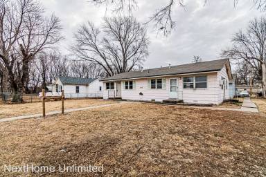 Main picture of 235 E 3rd St