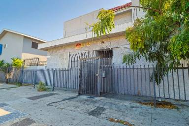 Main picture of 4606 S Vermont Ave