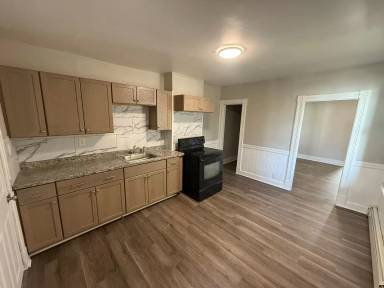 Main picture of 254 Main St