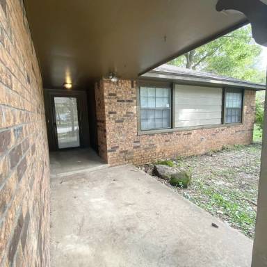 Main picture of 111 E J St