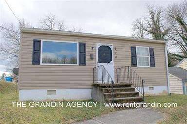 Main picture of 914 Rockland Ave NW