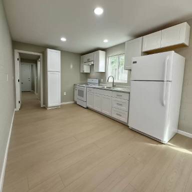 Main picture of 120 W Blacklidge Dr