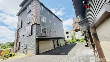 Main picture of 60 Richards St