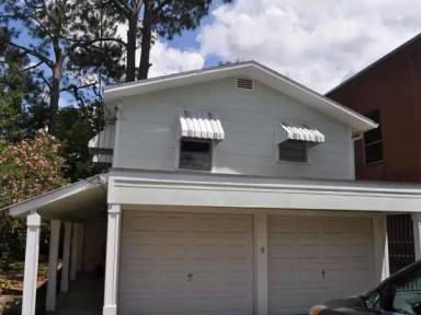 Main picture of 727 Moss St