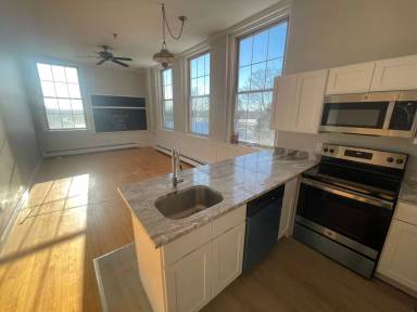 Main picture of 2 Pleasant St