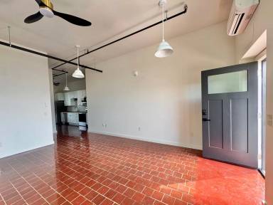 Main picture of 510 S College St