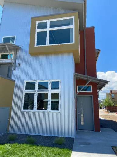 Main picture of 909 Blondel St