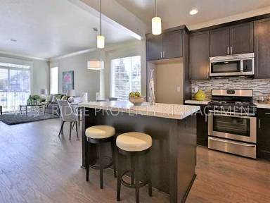 Main picture of 5011 SE Tibbetts St