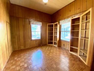 Main picture of 114 N School St