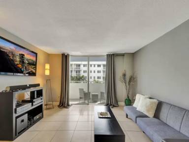 Main picture of 1658 Bay Rd