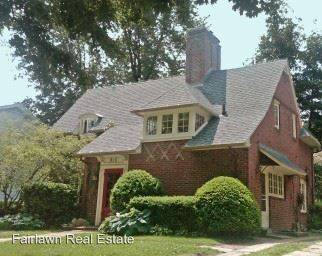 Main picture of 915 W White St