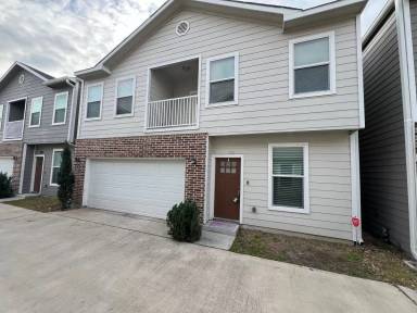 Main picture of 120 Sylvester Rd