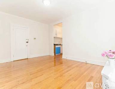 Main picture of 439 W Melrose St