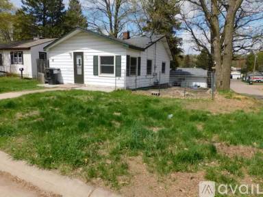 Main picture of 303 1st St NW
