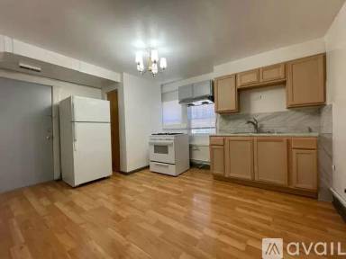 Main picture of 906 W 35th Pl