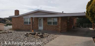 Main picture of 3005 N Royal Dr