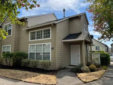 Main picture of 5900 NE 35th Cir