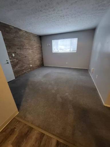 Main picture of 1105 W Maple St