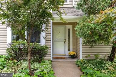 Main picture of 9 Arrowwood Ln