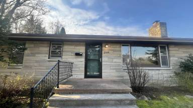 Main picture of 2608 E Edwards Row