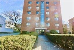 Main picture of 12 Pond Ln