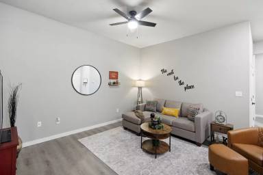 Main picture of 401 N Independence Ave