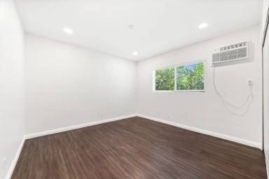Main picture of 710 W 27th St
