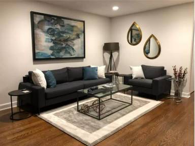 Main picture of 9 Woodbury Ln